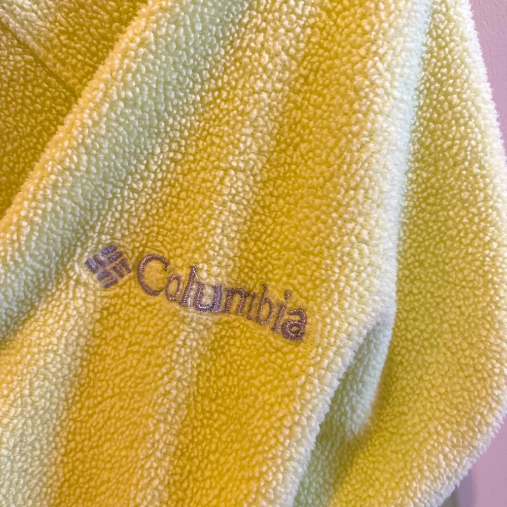 Columbia, soft fleece 1/4 zip pullover. Chartreuse color.   Size medium.